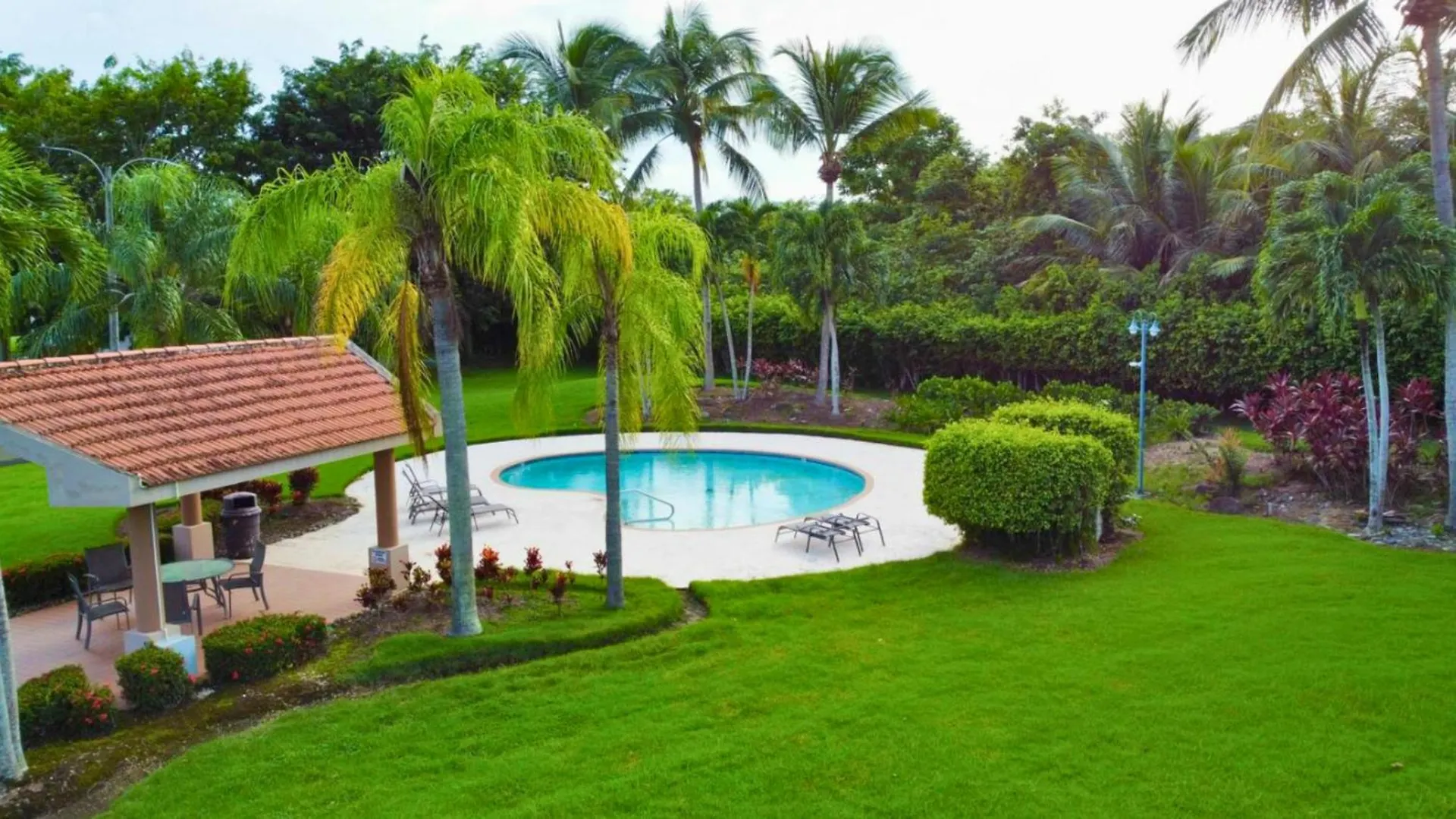 Daria Beachfront Community Steps 2 Pool- Generator Sabana  Vila